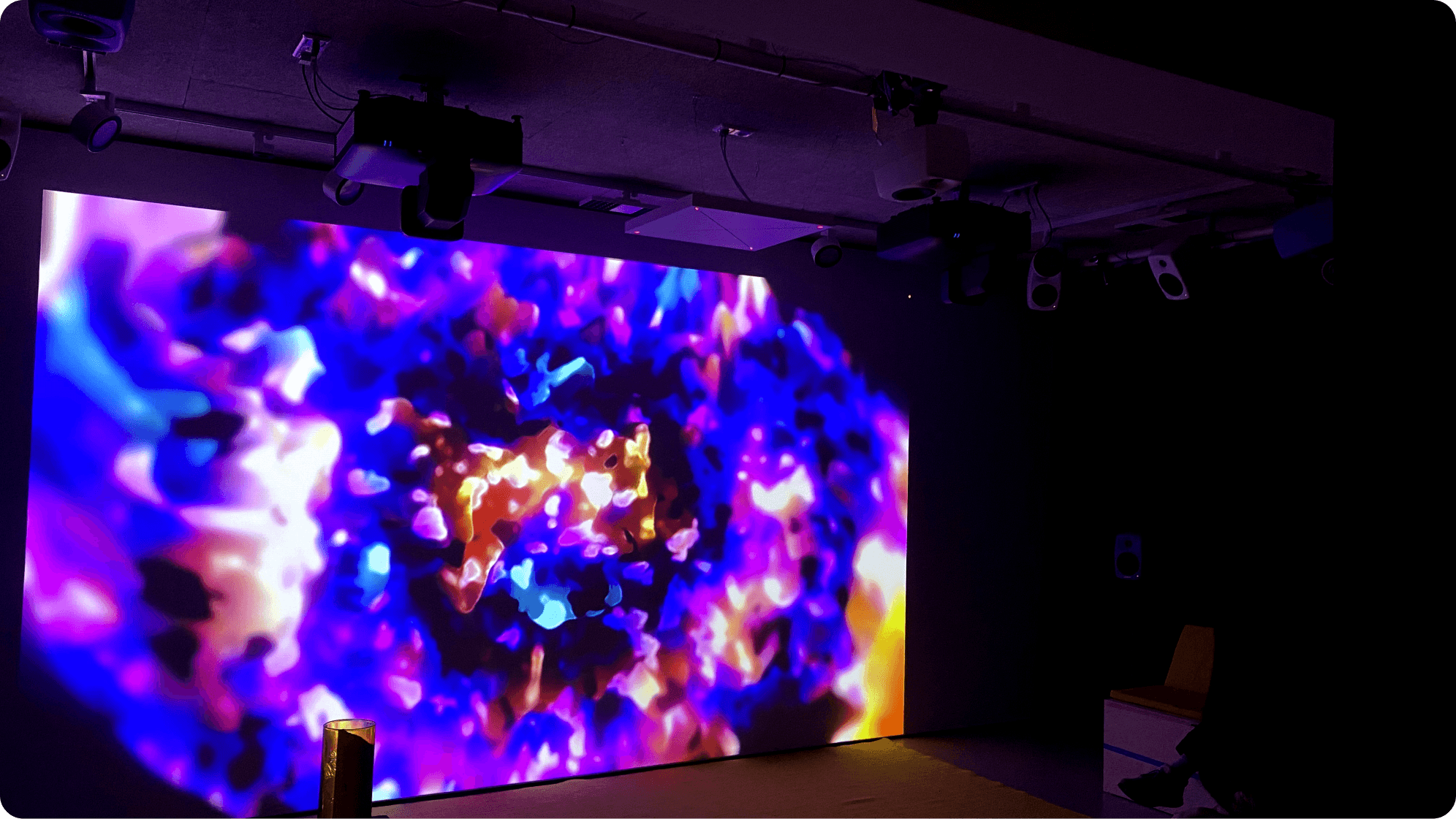 Audio-reactive dreamy crystal visual displayed as an art installation at the Winterwerkschau Exhibition of Bauhaus University